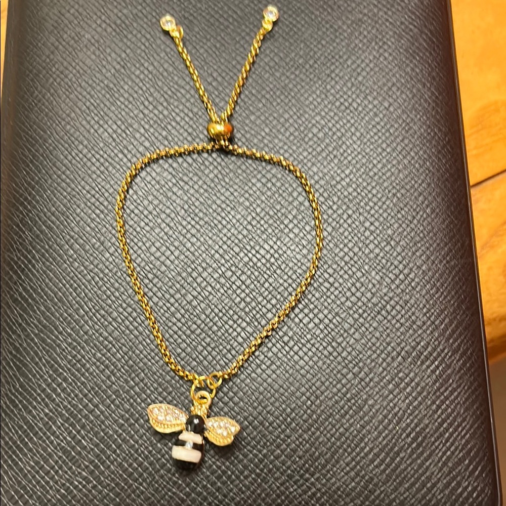 Gold Bee Pendant Bracelet